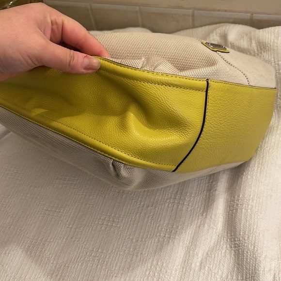 COACH - Avery Hobo in canvas and chartreuse -F28911- EUC❤️ - Picture 9 of 11